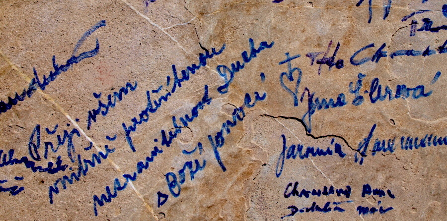 Podpisy na kameni